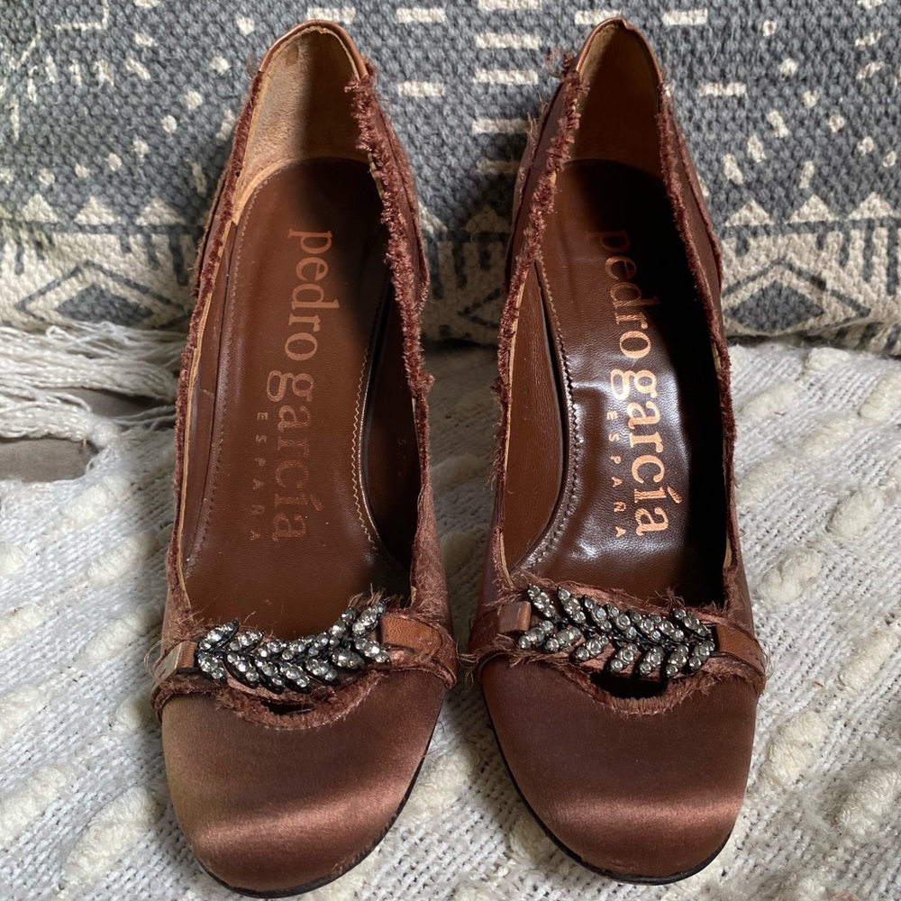 {Pedro Garcia} Satin and Swarovski Crystal Heels - Picture 2 of 11